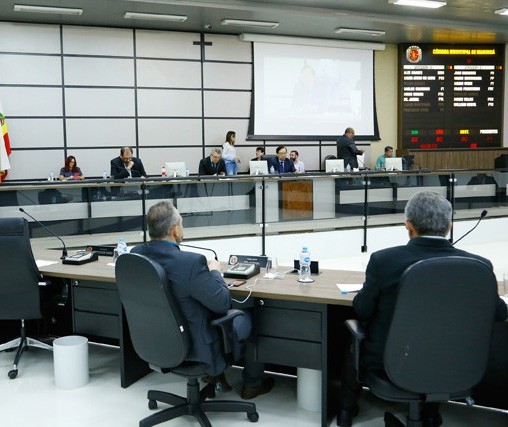 Vereadores aprovam projeto que suspende impostos por 90 dias