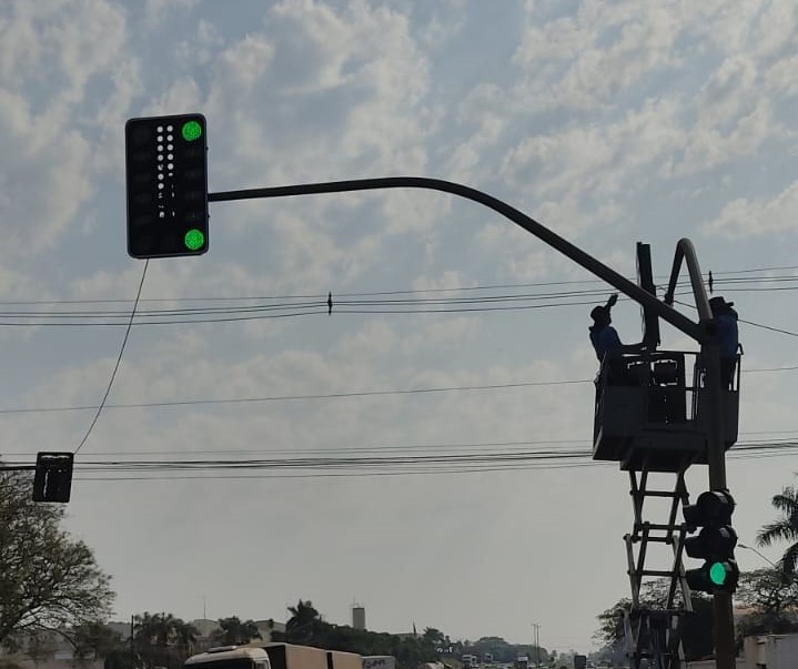 Semáforos do Contorno Sul de Maringá são trocados