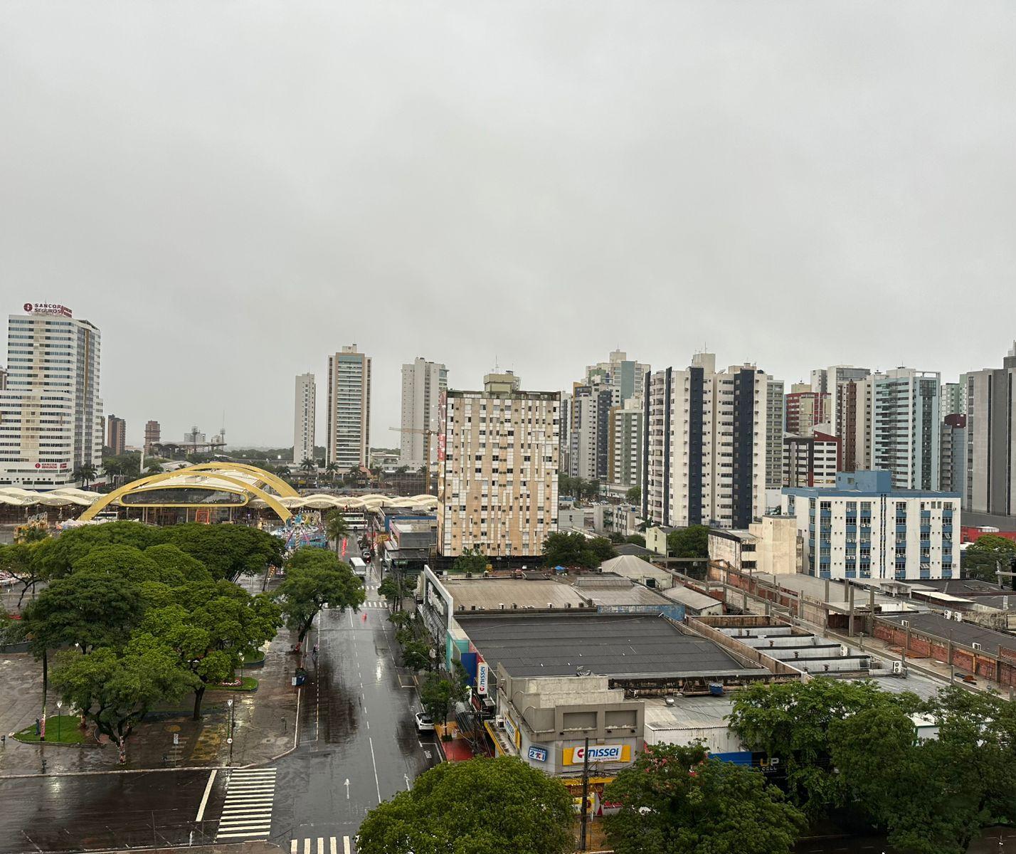 Segunda-feira (17) será de chuva e temperaturas mais baixas em Maringá