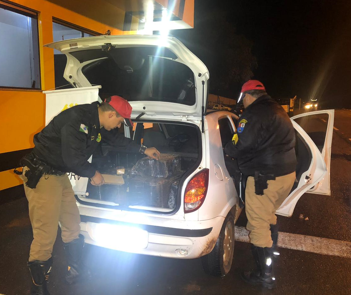 PRE flagra carro furtado transportando quase 300 quilos de maconha