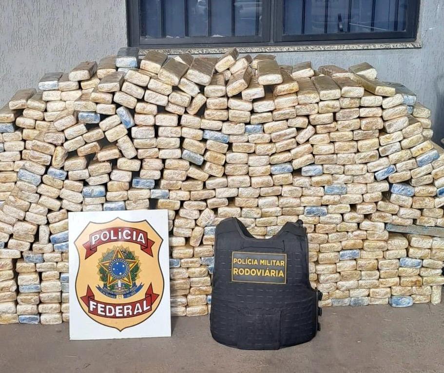 Motorista é preso com mais de 700 kg de maconha na BR-376