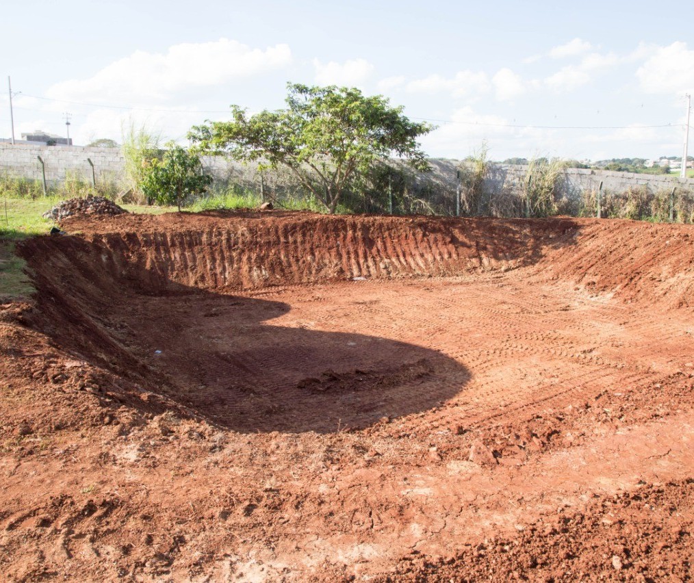 Escavação de ‘piscinão’ para carpas é concluída