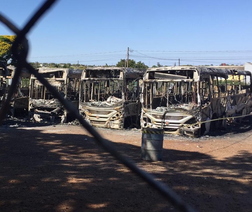 Polícia acredita que o incêndio na garagem da empresa de transporte metropolitano Cidade Verde pode ter sido criminoso 