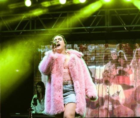 Artista maringaense celebra cinco anos de carreira na Virada Cultural