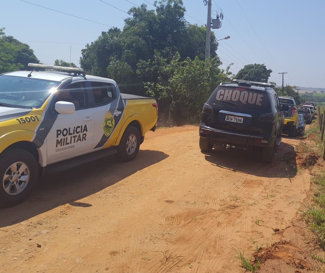 Após mais de 12h de negociação, bandido se entrega e libera reféns