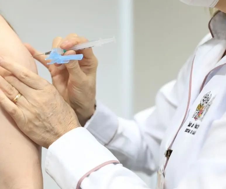 Maringá amplia vacinação para adultos com 30 anos completos