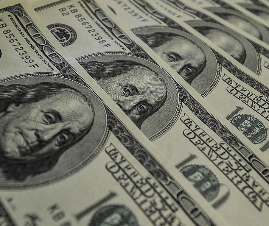Dólar tem terceira alta consecutiva com atenções ao cenário internacional