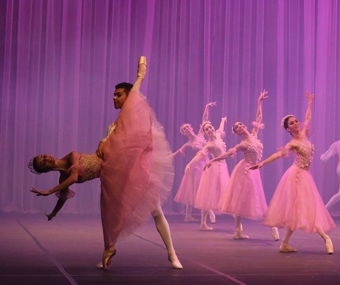 Escola de ballet realiza pré-seleção em Sarandi