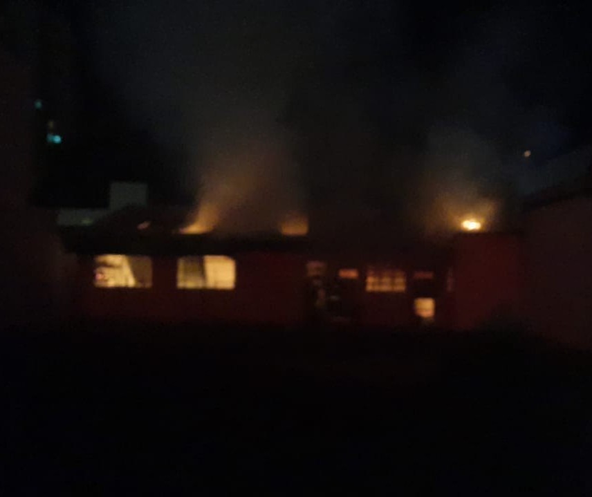 Incêndio destrói depósito de Igreja na Vila Operária, em Maringá