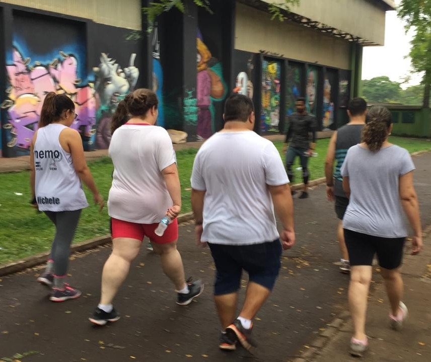 Grupo realiza caminhada contra obesidades