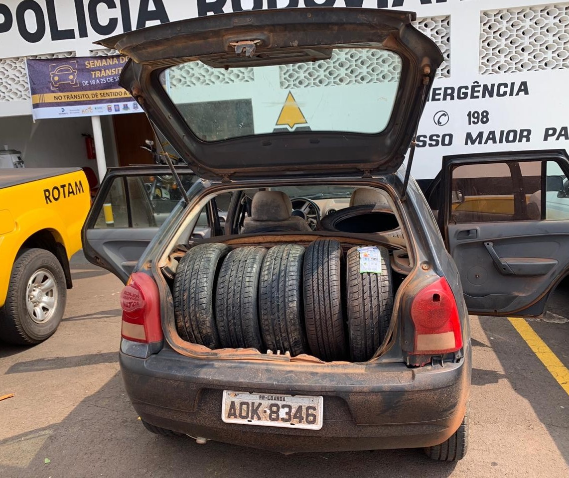 Carro lotado de pneus contrabandeados é apreendido 