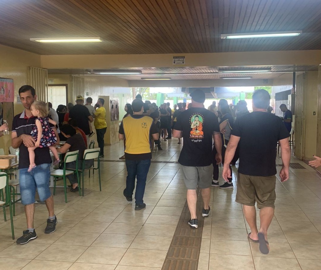 Bastante movimento no Colégio Unidade Polo em Maringá.