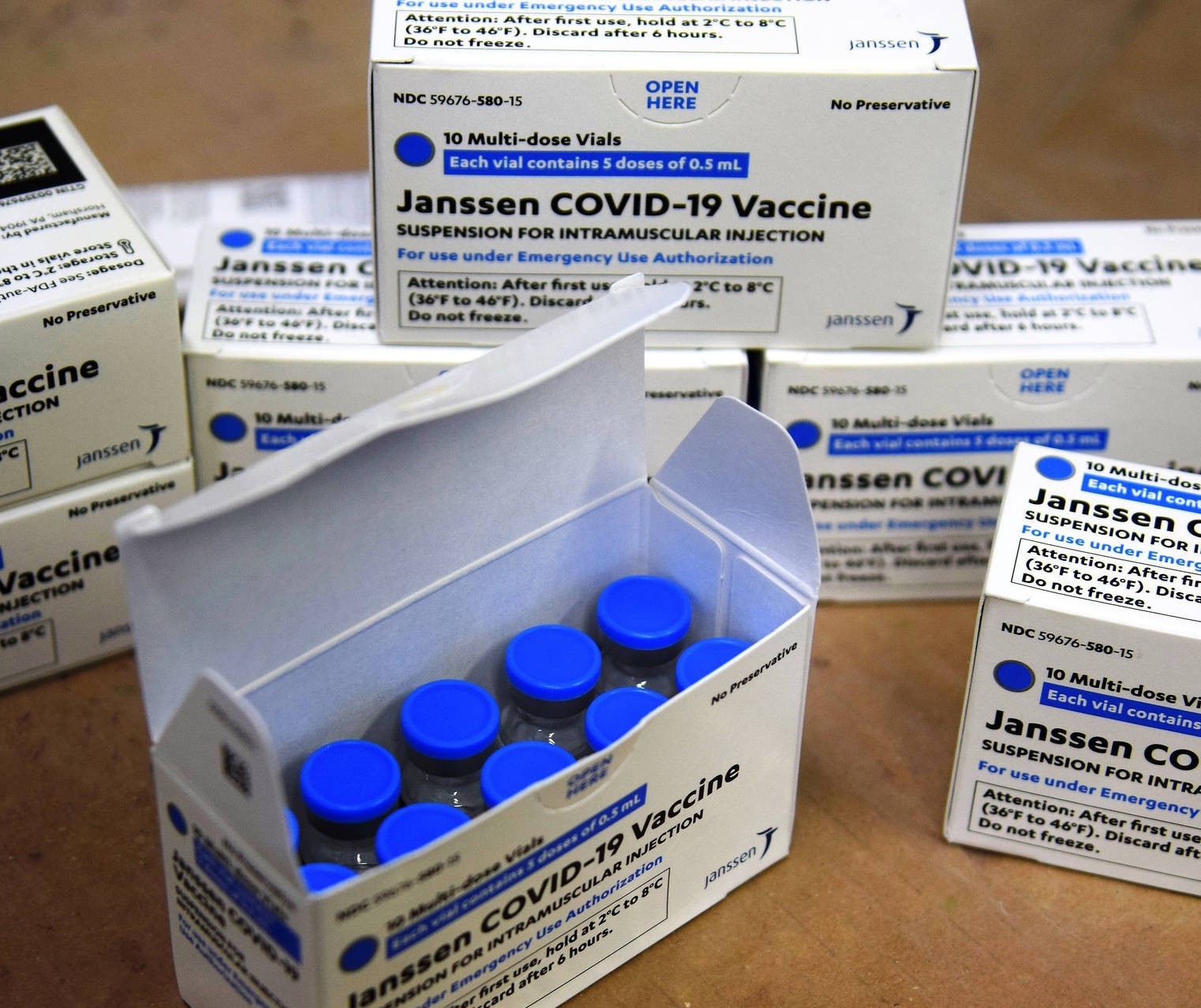 Governo do Paraná distribui vacinas para as regiões do Estado