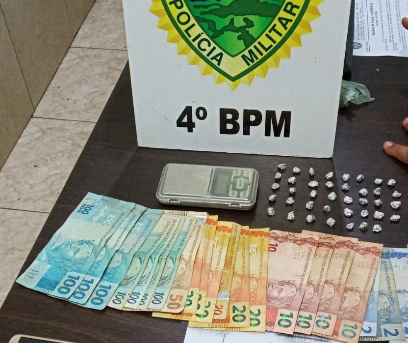 Mulher com mando de prisão por roubo agravado é presa por tráfico de drogas