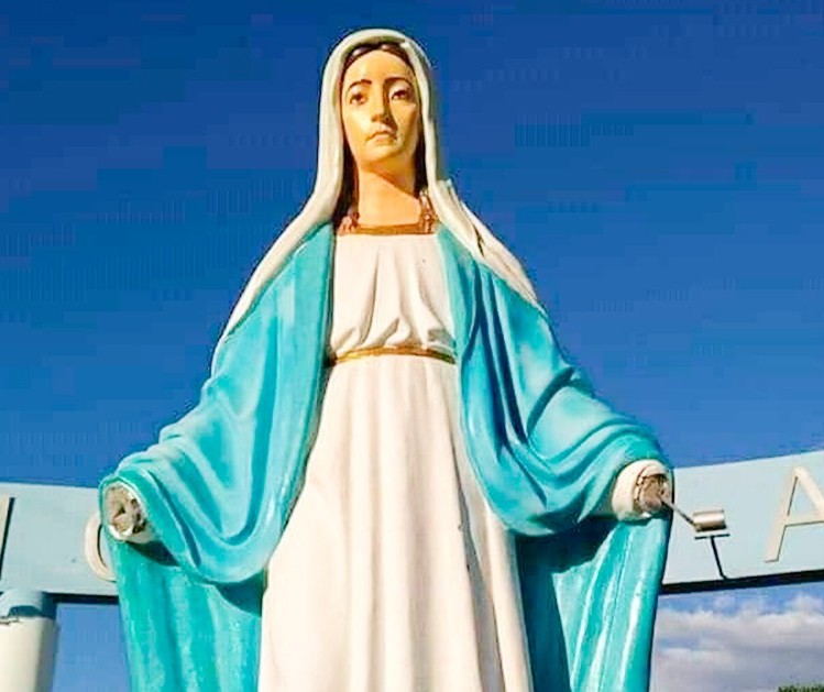 Vândalos cortam mãos de imagem de santa em cidade da região