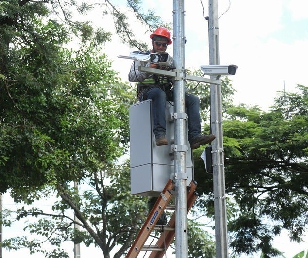 Câmeras vão fiscalizar avanço de sinal na Avenida Colombo a partir desta quinta-feira (20)