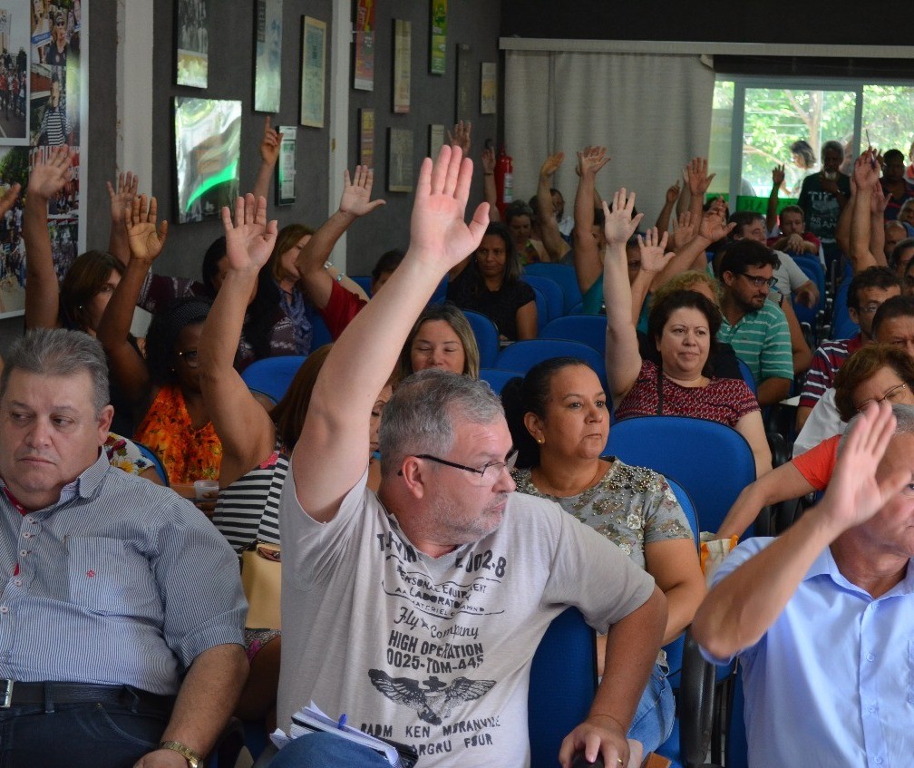 Sindicato condiciona divulgação do resultado do vestibular da UEM ao pagamento do salário de janeiro