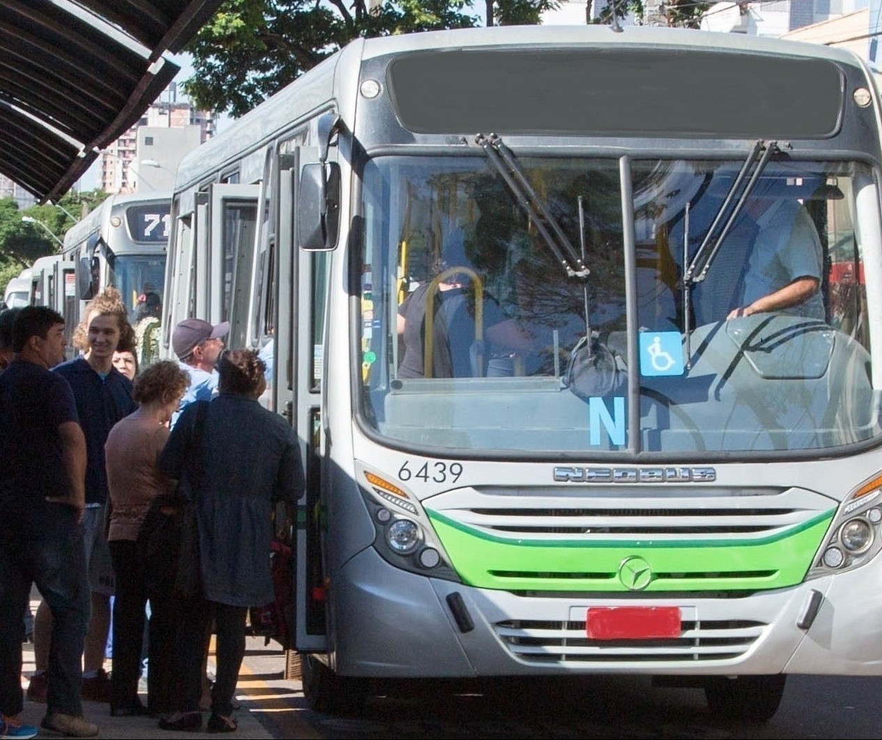 Número de estudantes no transporte coletivo em Maringá caiu 20%