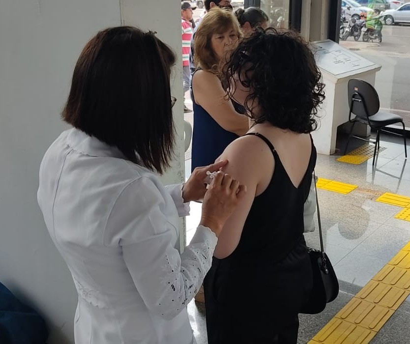 Saúde faz mutirão de vacinação no Terminal Urbano esta semana em Maringá