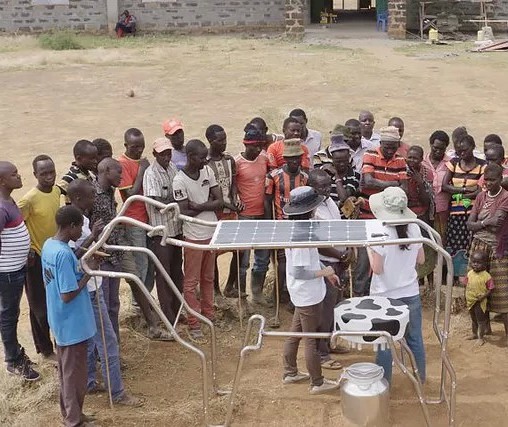Empresa cria 'vaca solar' para recarregar baterias