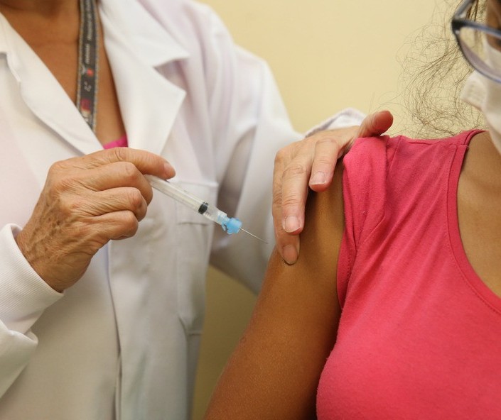 Se houver atraso para a 2ª dose, a vacina perde a eficácia?