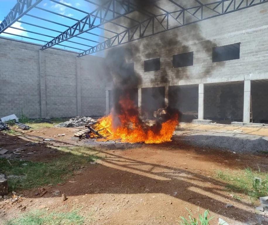 Homem é multado em R$ 5 mil por queimada em imóvel particular em Maringá