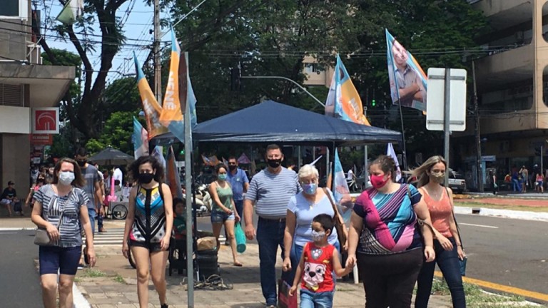 Às vésperas da eleição, candidatos tentam conquistar indecisos