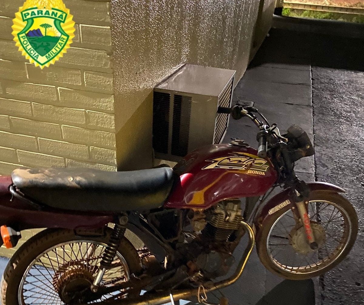 Suspeitos invadem destacamento policial para furtar moto apreendida