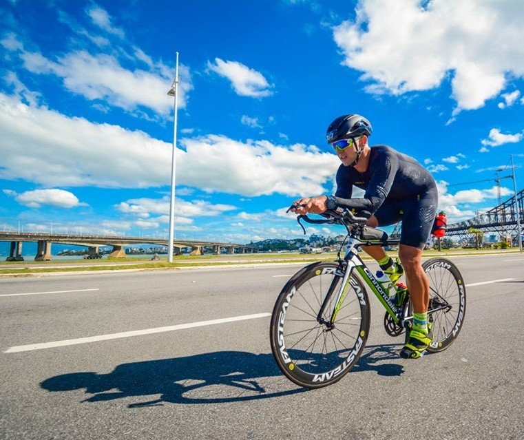 Para cumprir promessa, ciclista de Maringá vai pedalar mais de 800 km