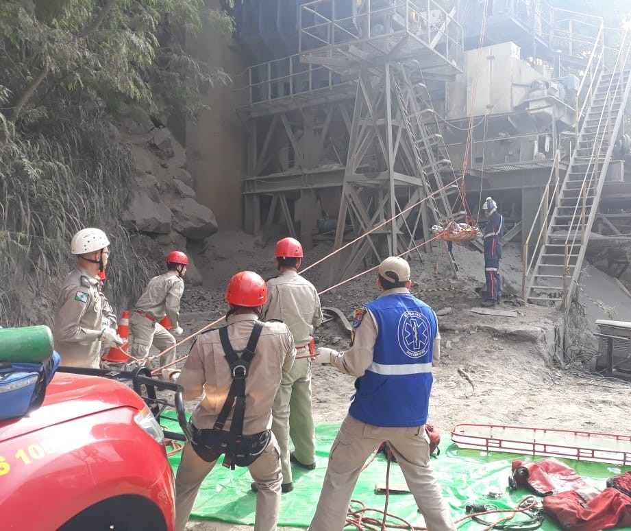 Operário fica ferido e é resgatado pelos bombeiros