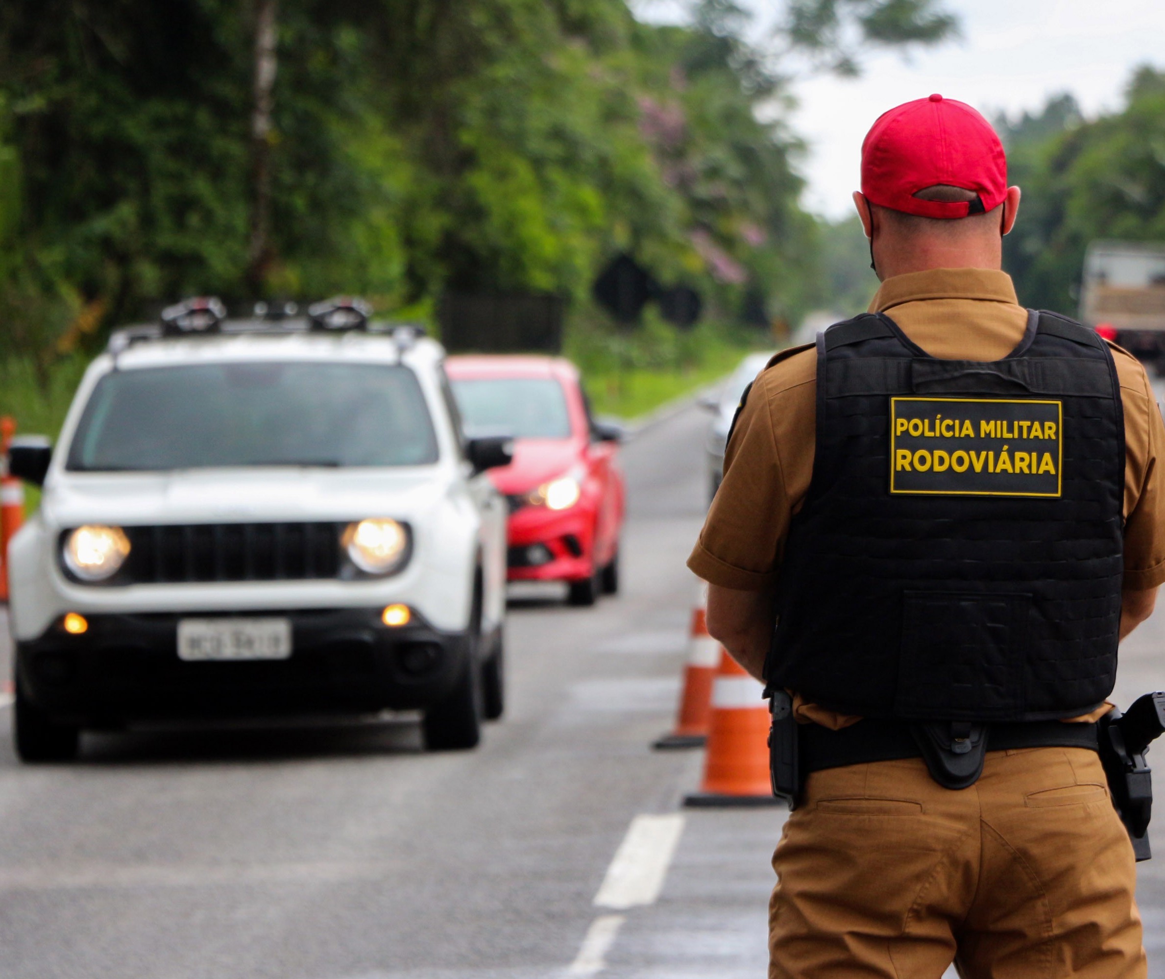 Uma pessoa morre em acidente entre carro e caminhão na PR-317