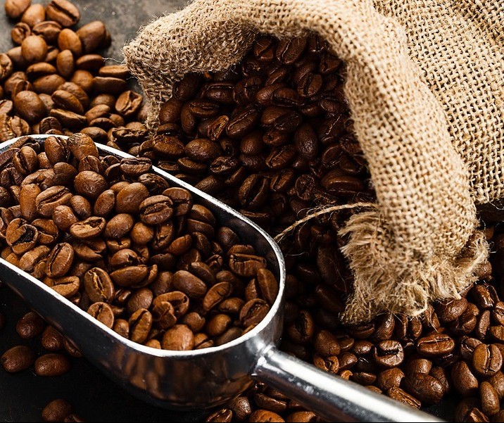 Café beneficiado custa R$ 400 a saca em Maringá