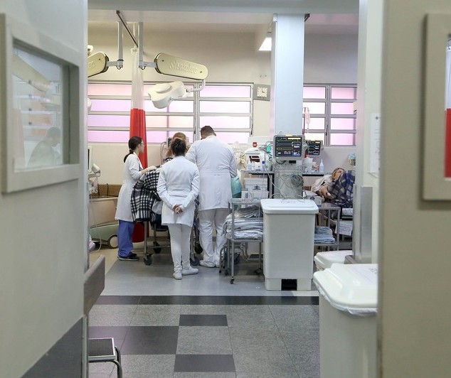 Sobe o número de profissionais da saúde contaminados em Maringá