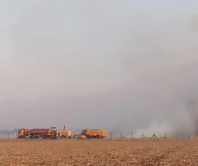 Incêndio próximo à PR-323 mobiliza bombeiros e atrapalha operações no Aeroporto 