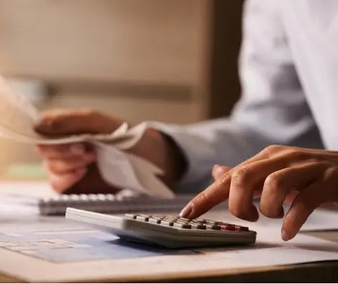 Campanha em Maringá esclarece dúvidas sobre Imposto de Renda