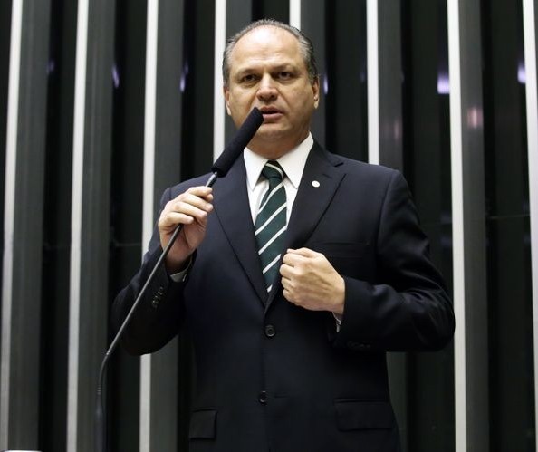 Em discurso na Câmara, Ricardo Barros defende corte do próprio salário