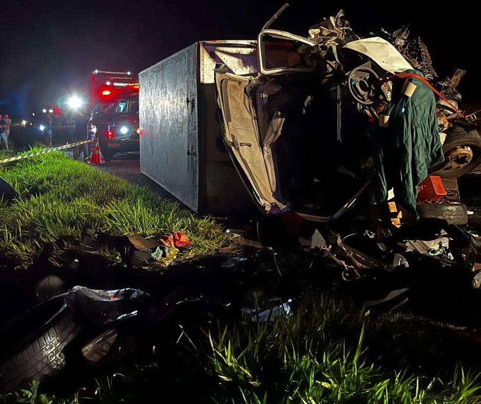 Três pessoas morrem e três ficam gravemente feridas em acidente na PR-463