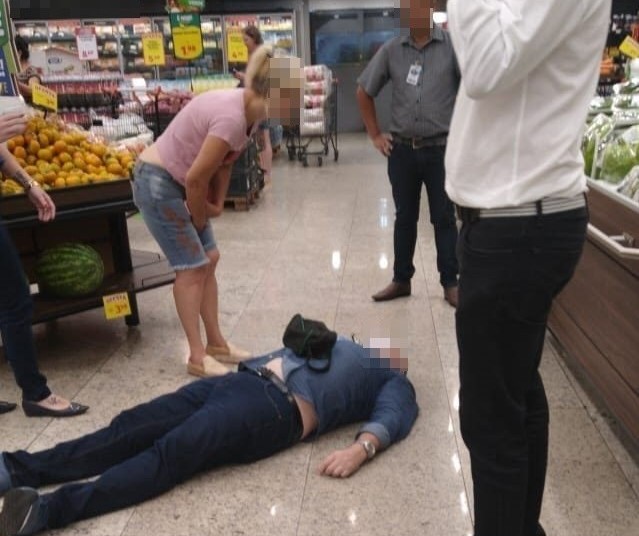 Homem caído no chão em supermercado de Maringá teve ‘queda de pressão’