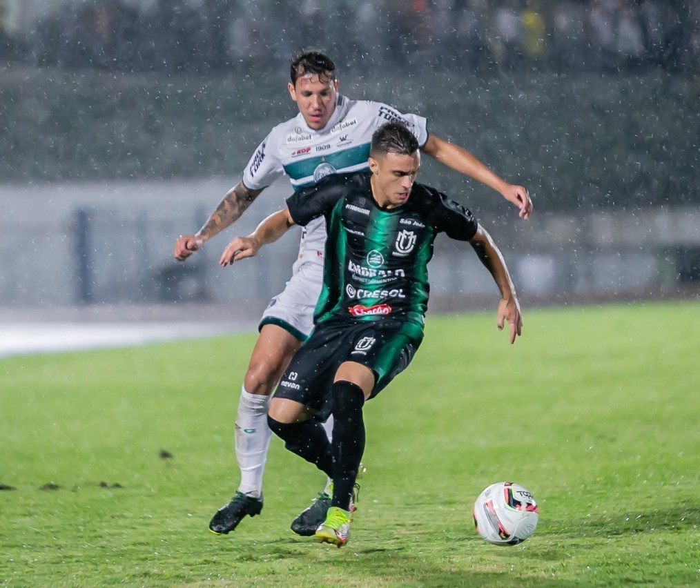 Maringá FC leva virada do Coritiba em primeiro jogo da final do Paranaense