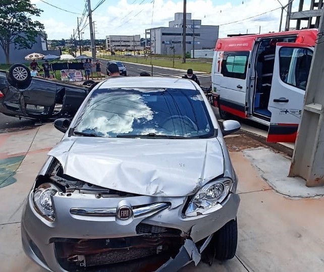 Casal de idosos fica ferido em acidente em Maringá