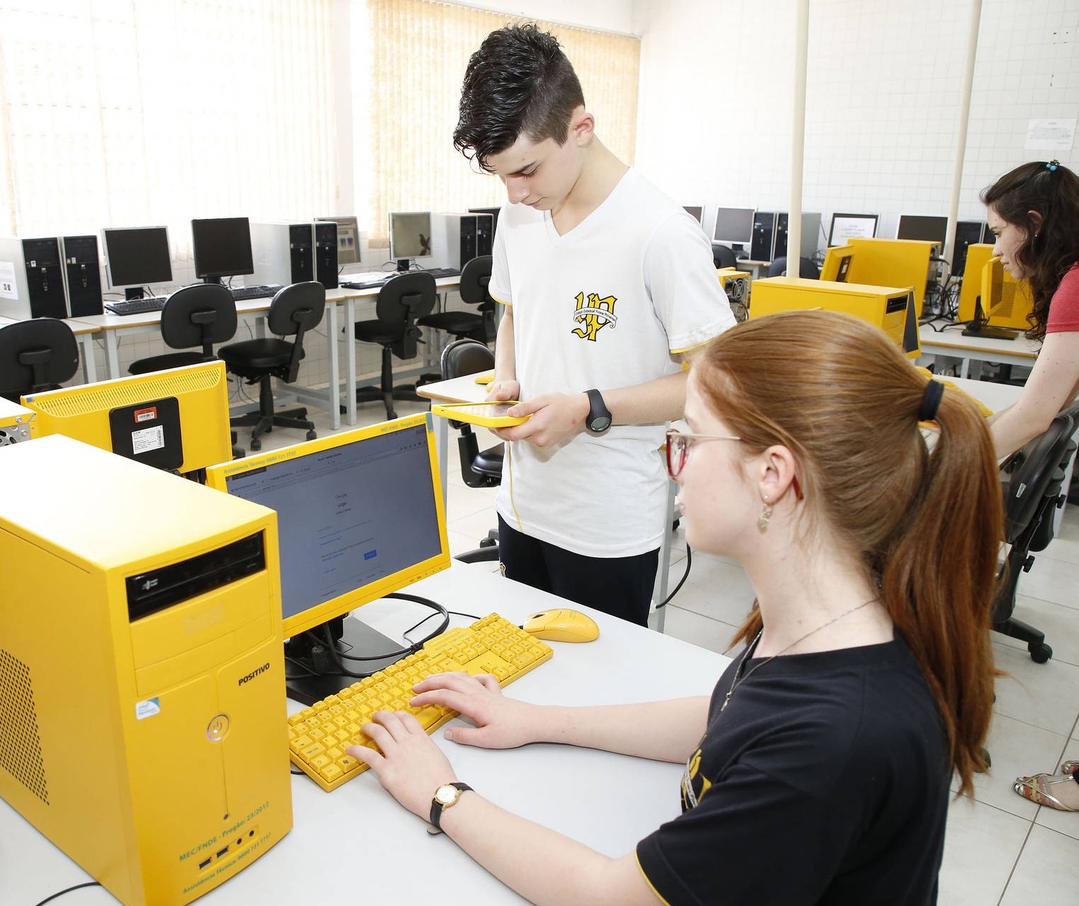 Sete escolas da rede estadual em Maringá terão ensino de informática no ensino médio