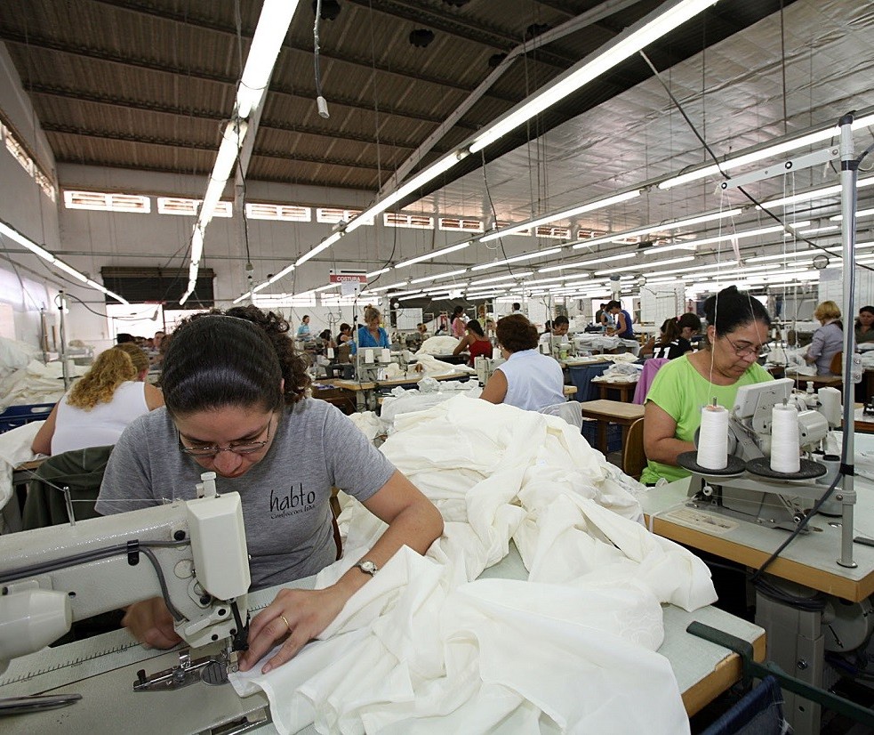 Apucarana faz busca ativa por trabalhadores para ocupar 800 vagas abertas na indústria têxtil