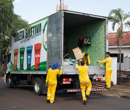 Com "quarentena" de 72h para recicláveis, coleta seletiva volta ao normal