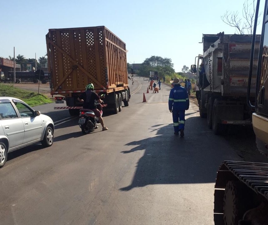 Obras do Contorno Sul são retomadas e prefeito anuncia recursos para recape de asfalto em toda a cidade