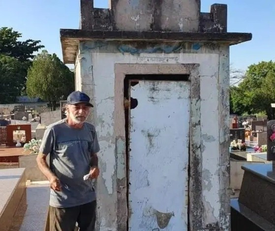 Homem que morou 15 anos em cemitério de Marialva fica em estado grave após incêndio