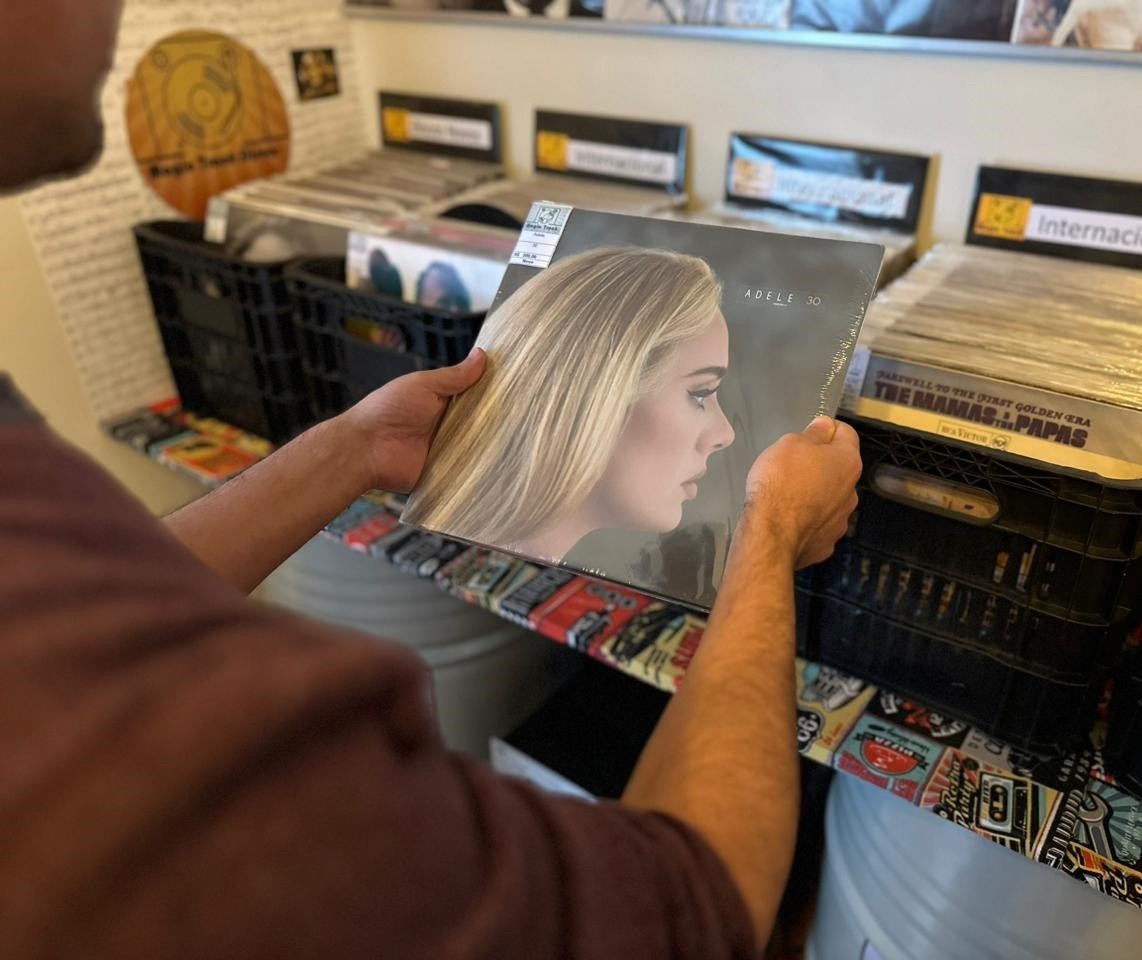 Disco de vinil encontra espaço em meio a predominância do streaming