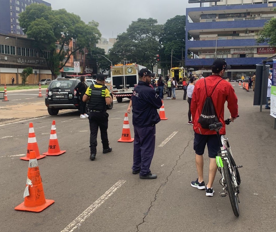 Simulação de acidente integra ações educativas em alusão ao Dia do Ciclista em Maringá