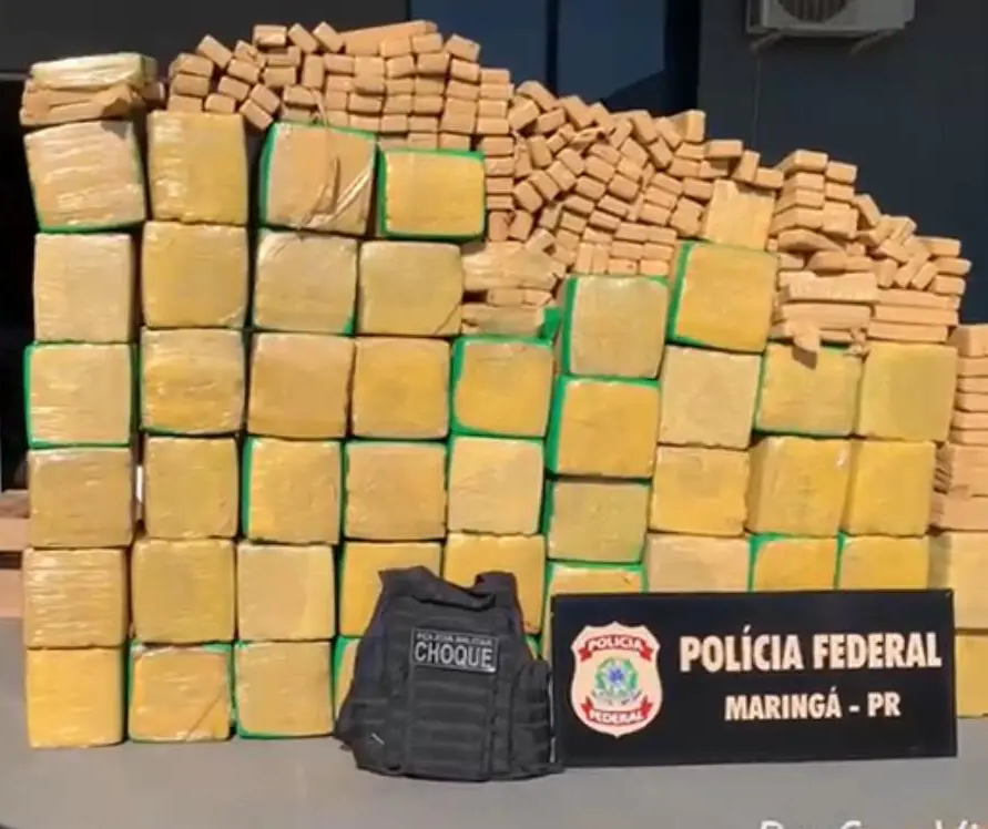 PF de Maringá e PM apreendem mais de 1 tonelada de maconha em caminhonete