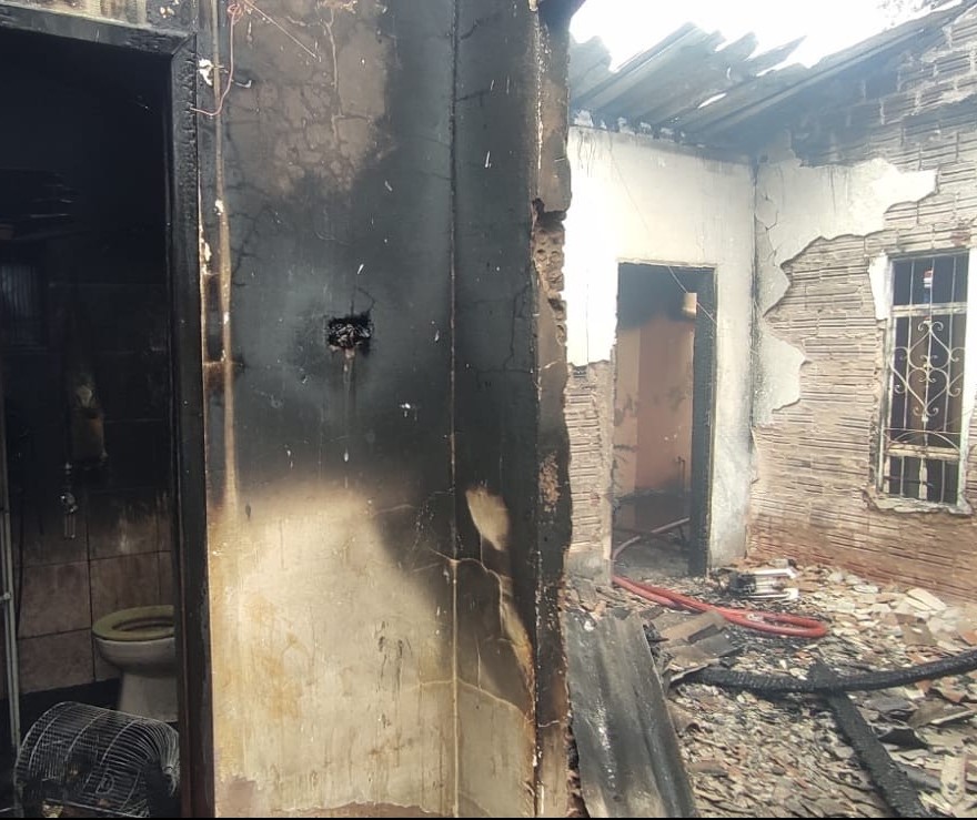 Idoso sofre queimaduras num incêndio em residência em Paranavaí