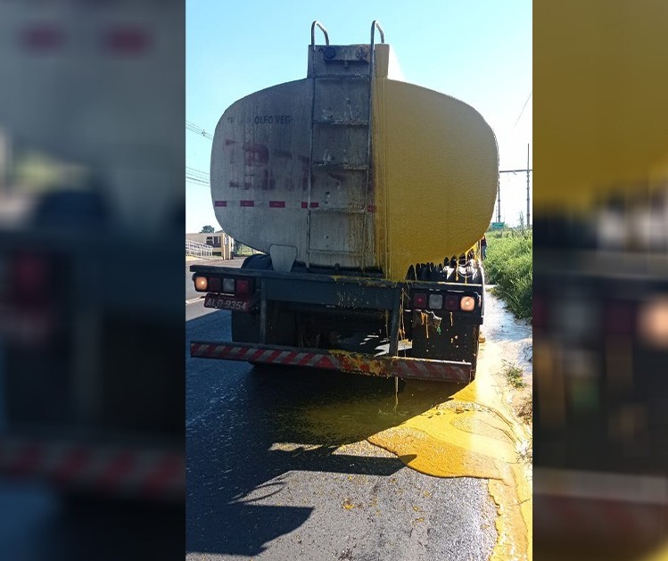 Caminhão derrama óleo em quase toda Avenida Colombo, em Maringá